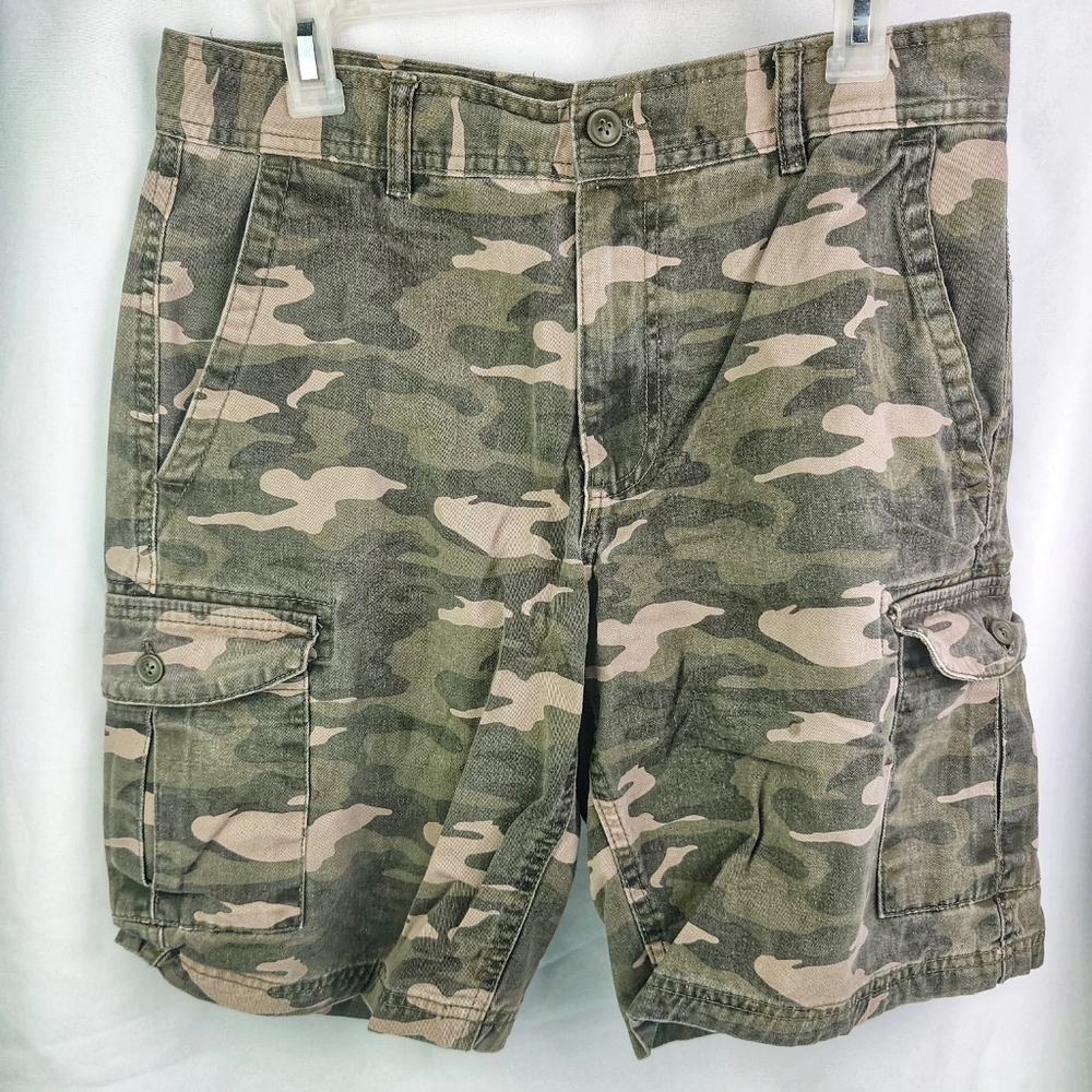 Northwest Territory Camp Cargo Shorts 32